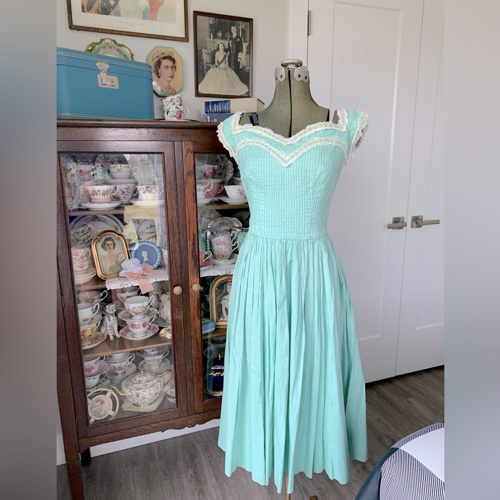 1950’s full skirt cotton day dress - Velvet and lace trim.